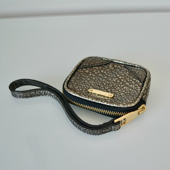 NWT BURBERRY GRAINY LEATHER COIN CASE WITH KEY RING - Picture 4 of 5